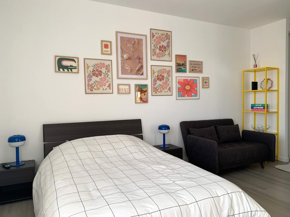 Bed, Photo of the whole room
