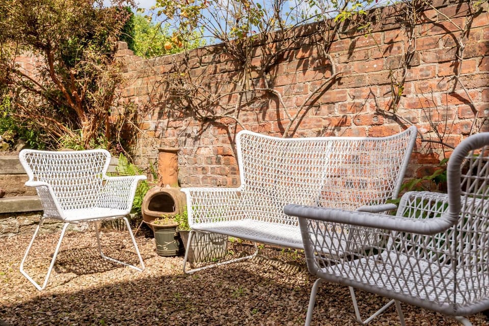 Garden, Seating area, Garden view