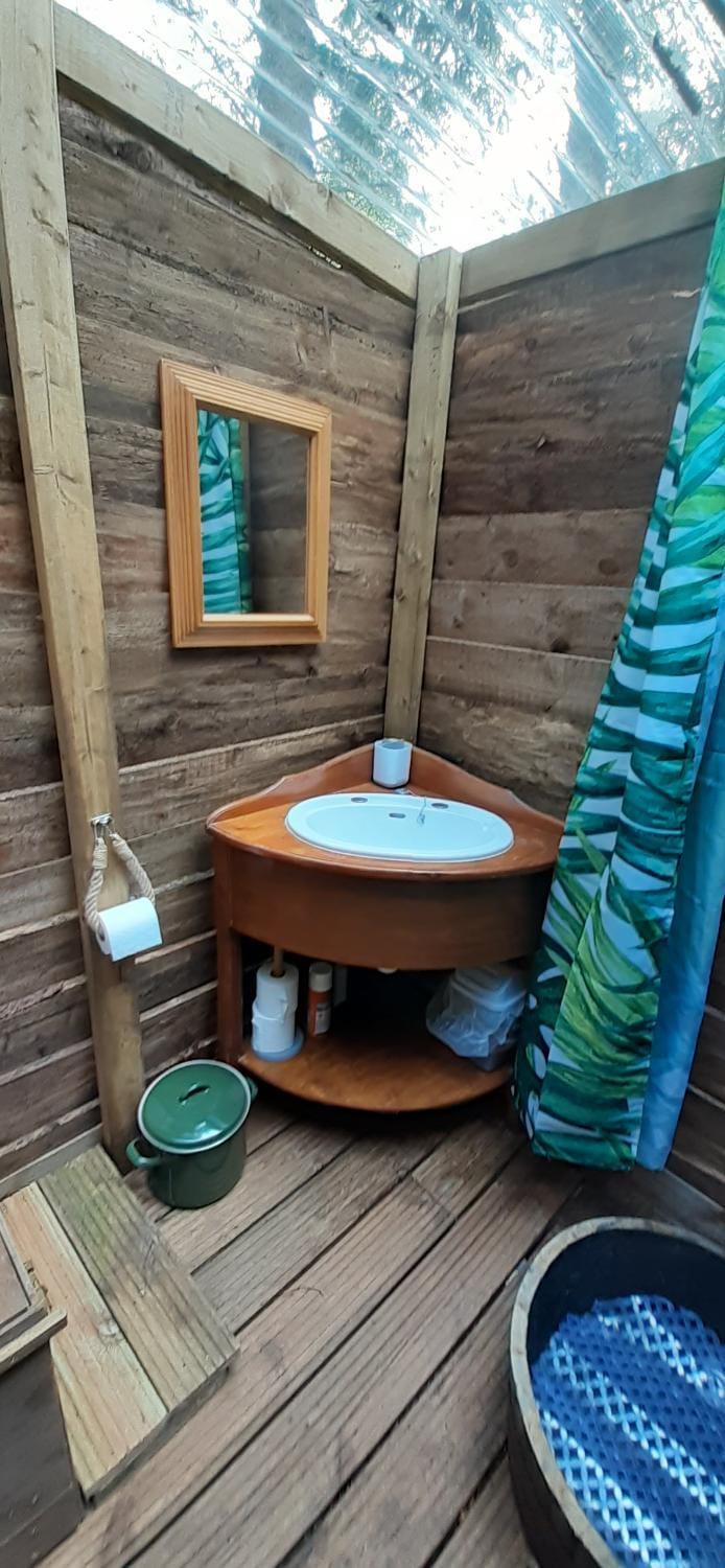 Property building, Bathroom, Area and facilities