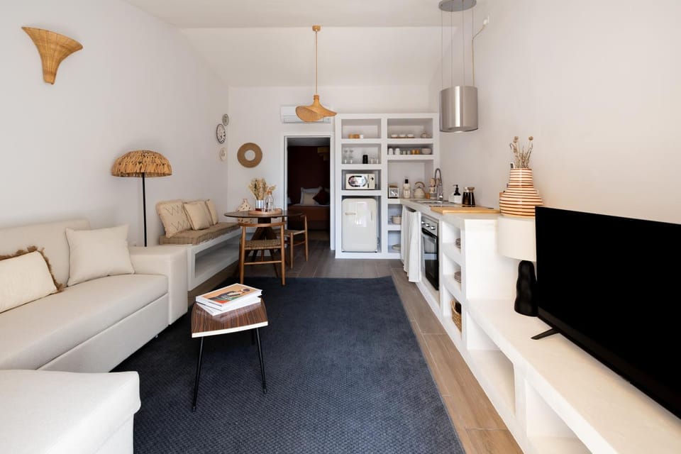 Kitchen or kitchenette, Living room, Dining area