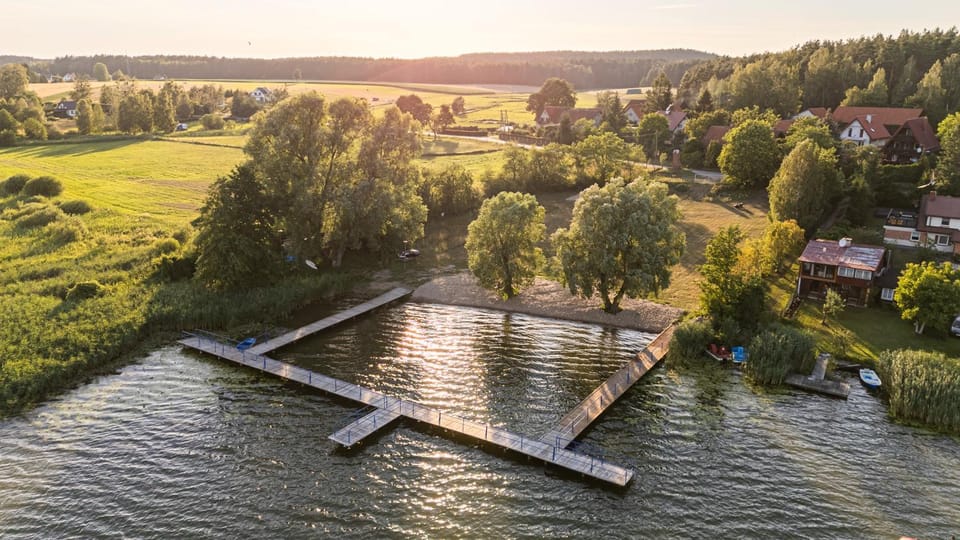 Property building, Nearby landmark, Spring, Day, Natural landscape, Activities, Bird's eye view, Lake view, Mountain view