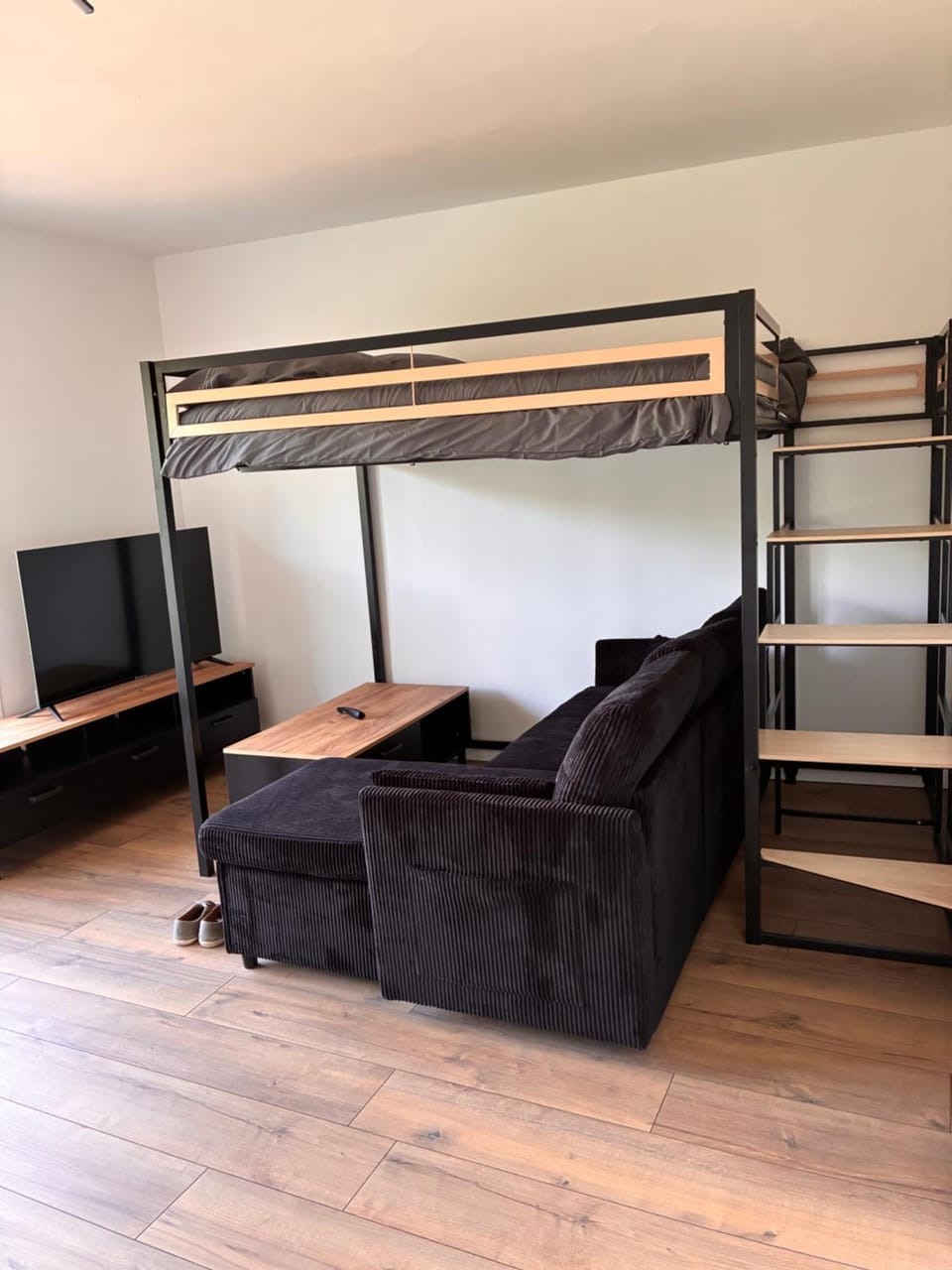 Communal lounge/ TV room, Bed, TV and multimedia, Living room, bunk bed
