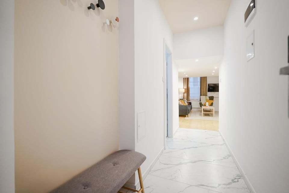 Facade/entrance, Living room, Photo of the whole room, internet