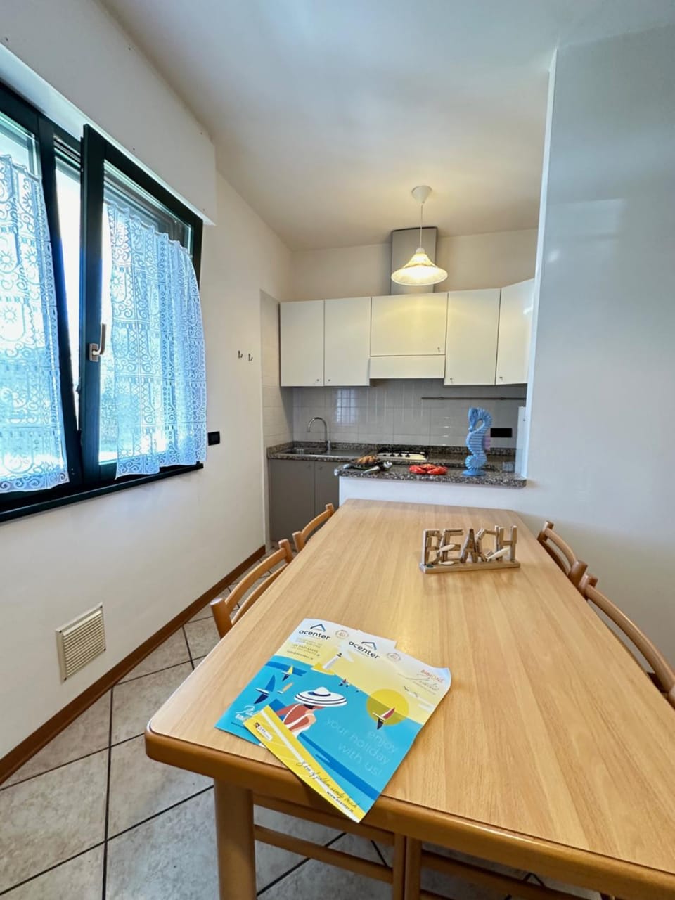 Kitchen or kitchenette, Dining area, stove