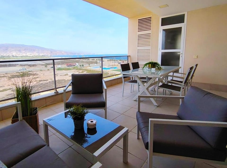 Mar y Sal 8, 1º Línea de playa, 2 hab, terraza con vistas al mar y garaje Apartment in Roquetas de Mar