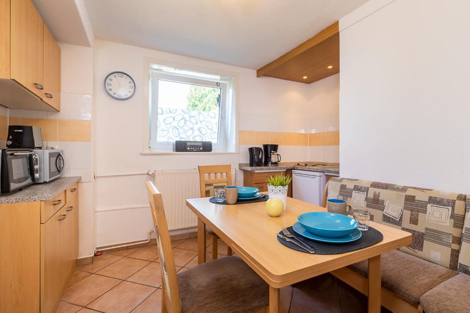 Property building, Kitchen or kitchenette, Living room