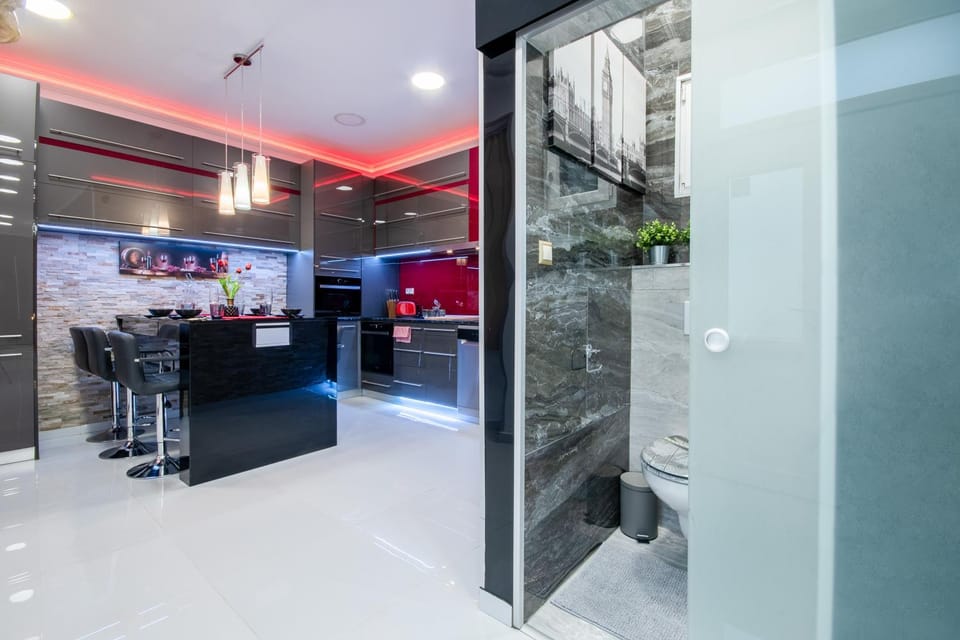 Toilet, Kitchen or kitchenette
