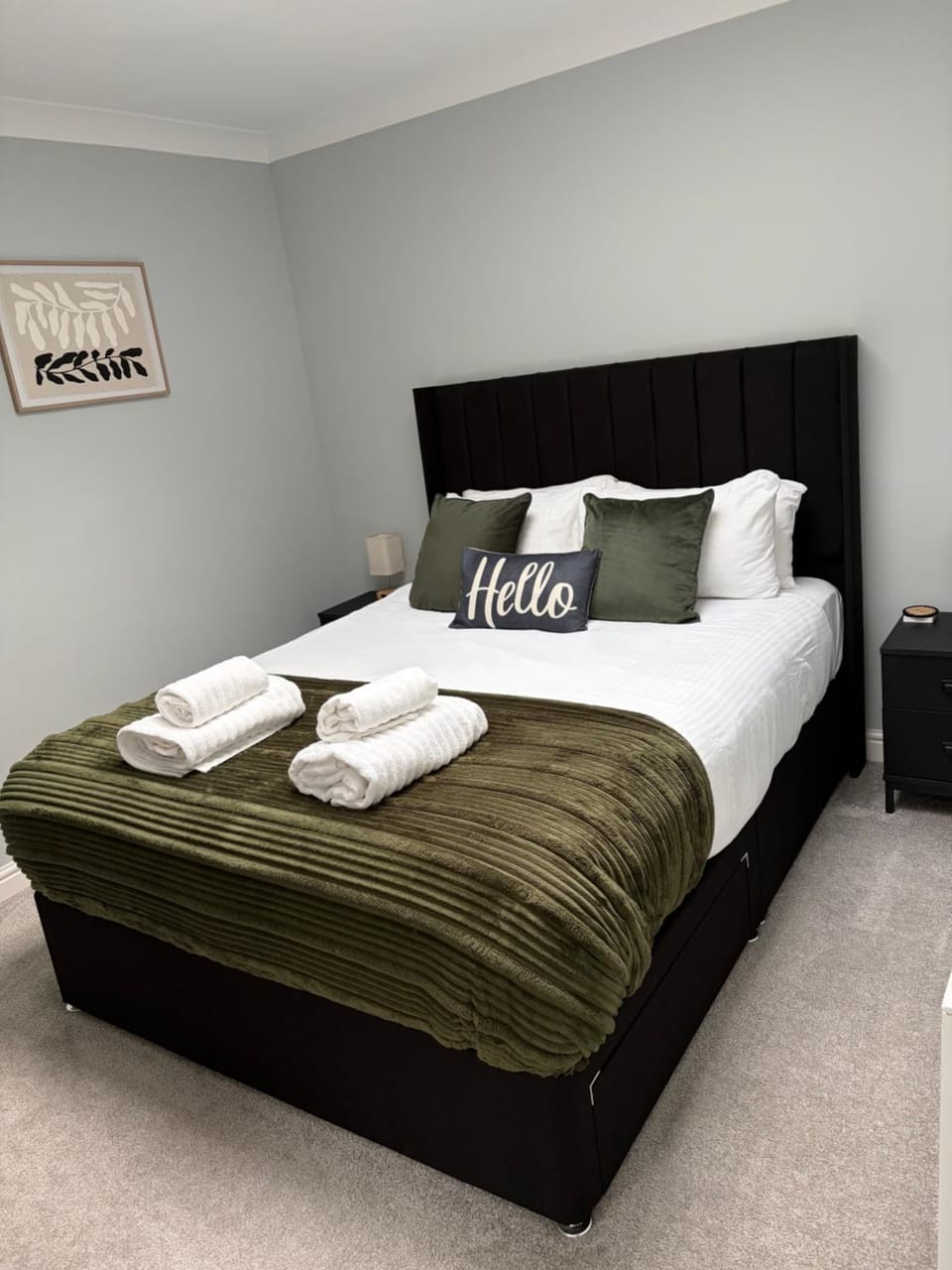 Bed, Bedroom, towels