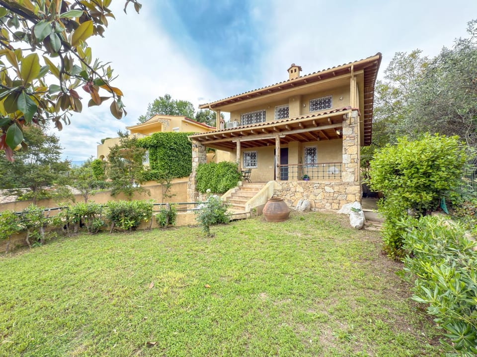 Property building, Day, Natural landscape, Garden, Garden view