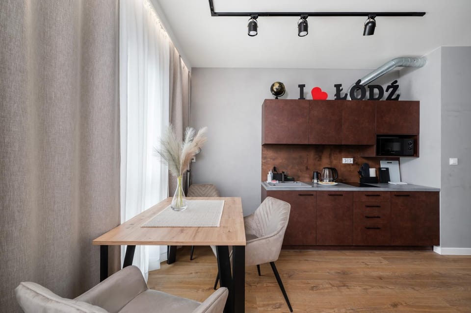 Coffee/tea facilities, Kitchen or kitchenette, Dining area