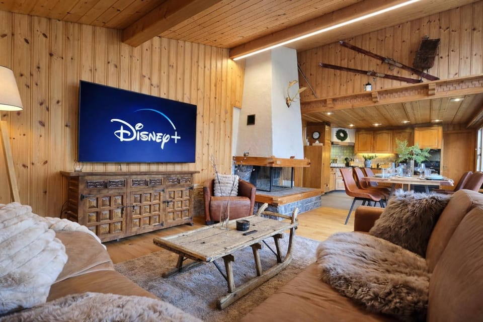 Alpine Loft, Central, Balcony, Parking, Family,PS5 Apartment in Canton of Valais