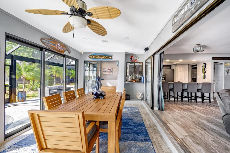 Seating area, Dining area