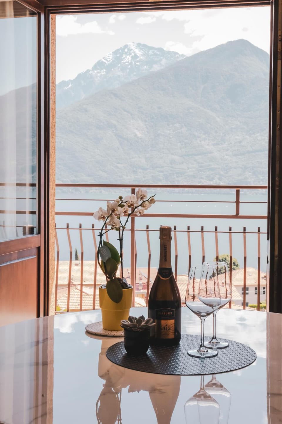 Day, Natural landscape, View (from property/room), Dining area, Mountain view