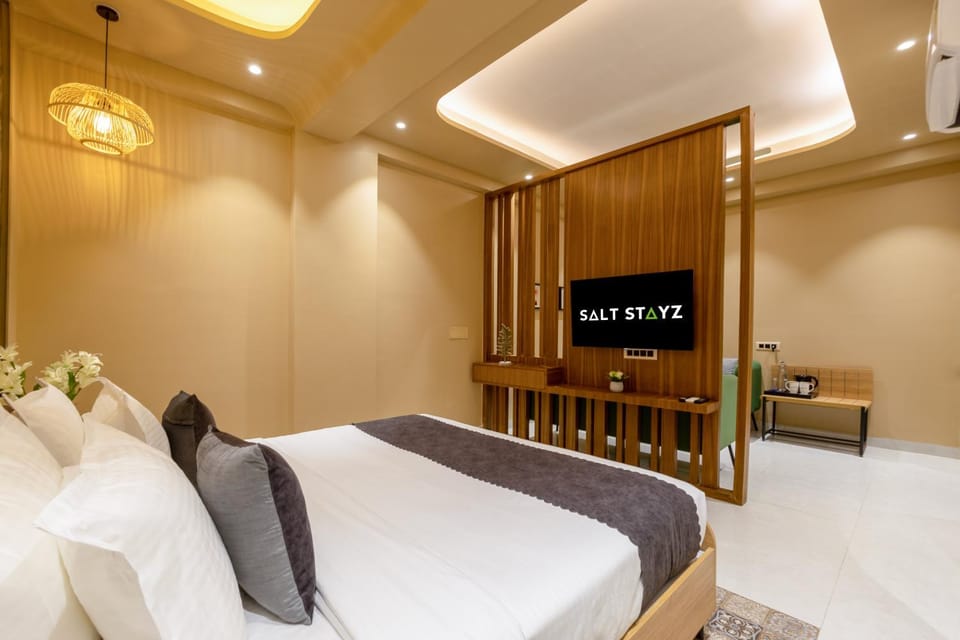 Bed, TV and multimedia, Coffee/tea facilities, Living room, Photo of the whole room, Seating area, Bedroom, air conditioner