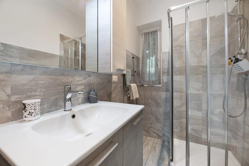 Bathroom, Living room
