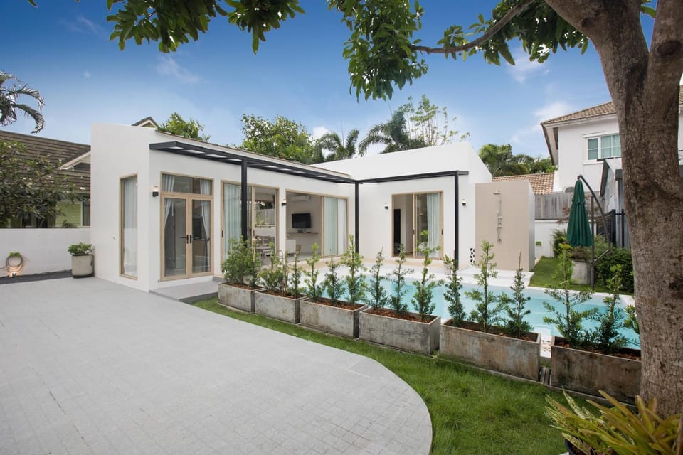 Property building, Garden, Garden view, Swimming pool