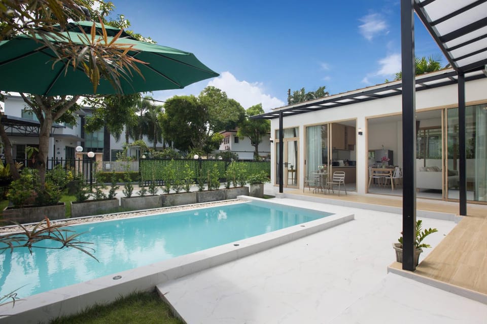 Property building, Pool view, Swimming pool, Parking