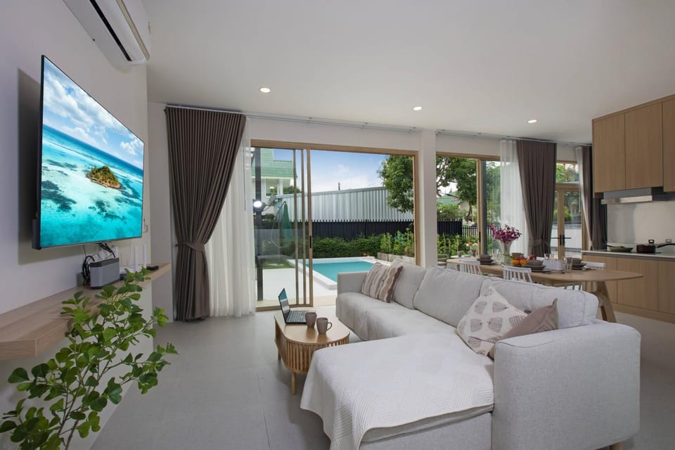 TV and multimedia, Living room, Dining area, Swimming pool, kitchen