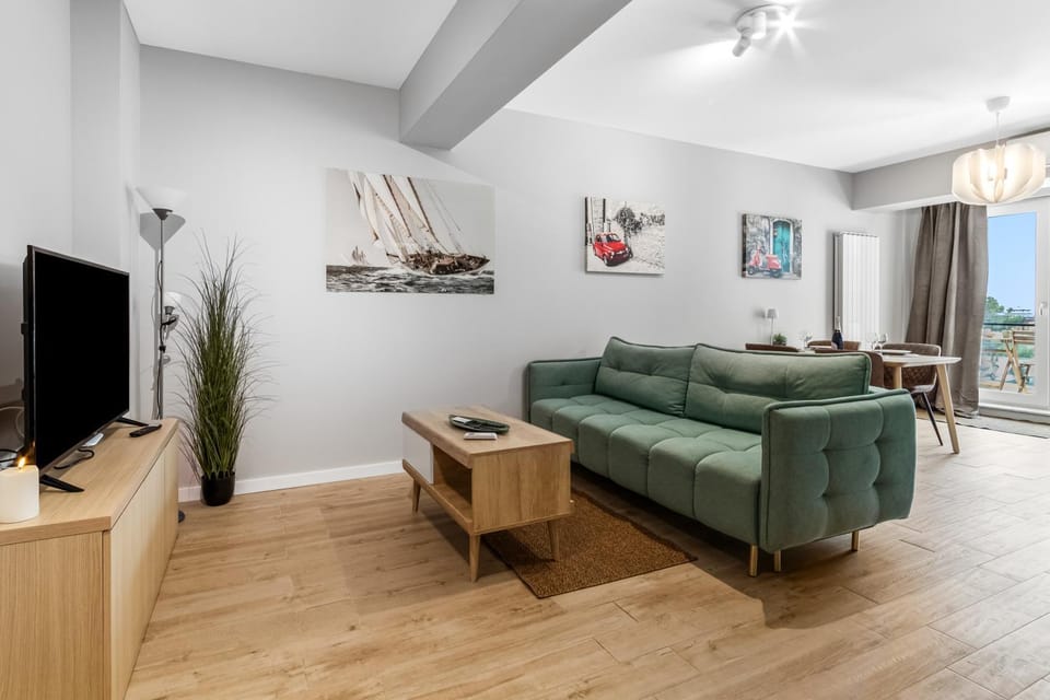 Communal lounge/ TV room, TV and multimedia, Living room, Seating area
