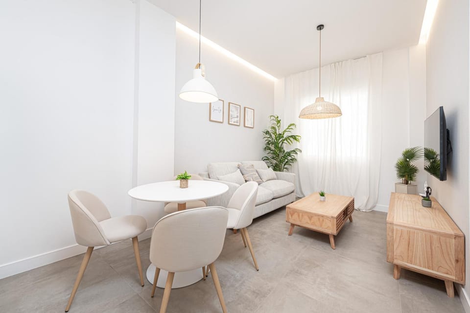 TV and multimedia, Living room, Seating area, Dining area