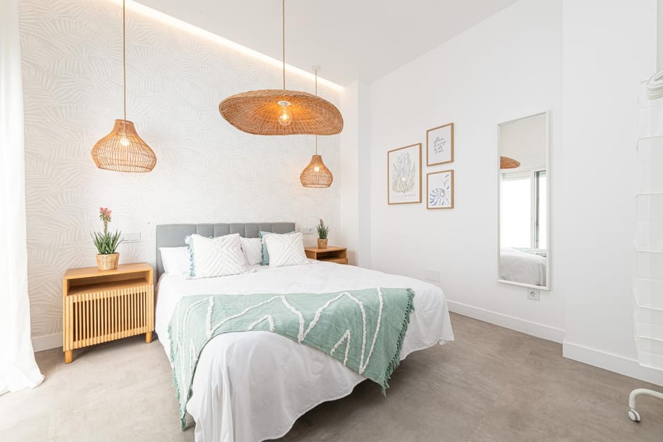 Photo of the whole room, Bedroom