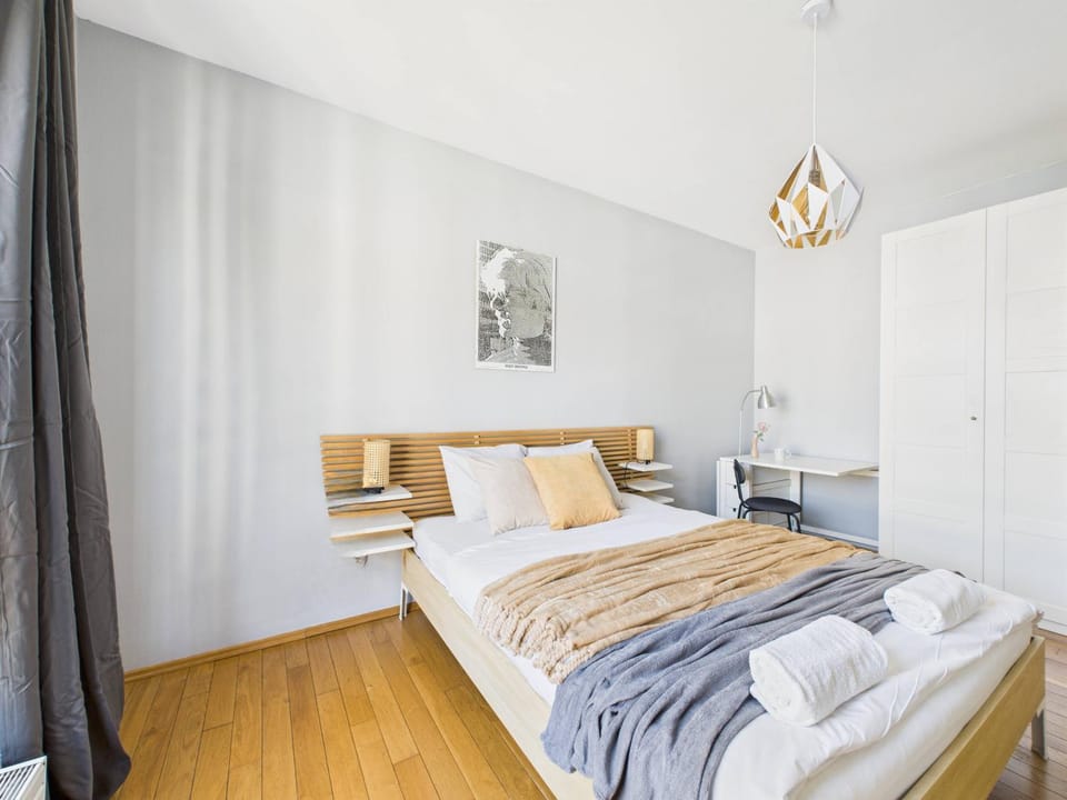 Bed, Bedroom, towels, wardrobe