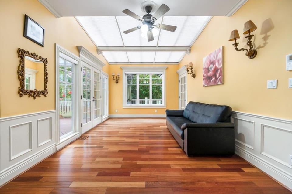 Kerrisdale cozy house Bed and Breakfast in Vancouver