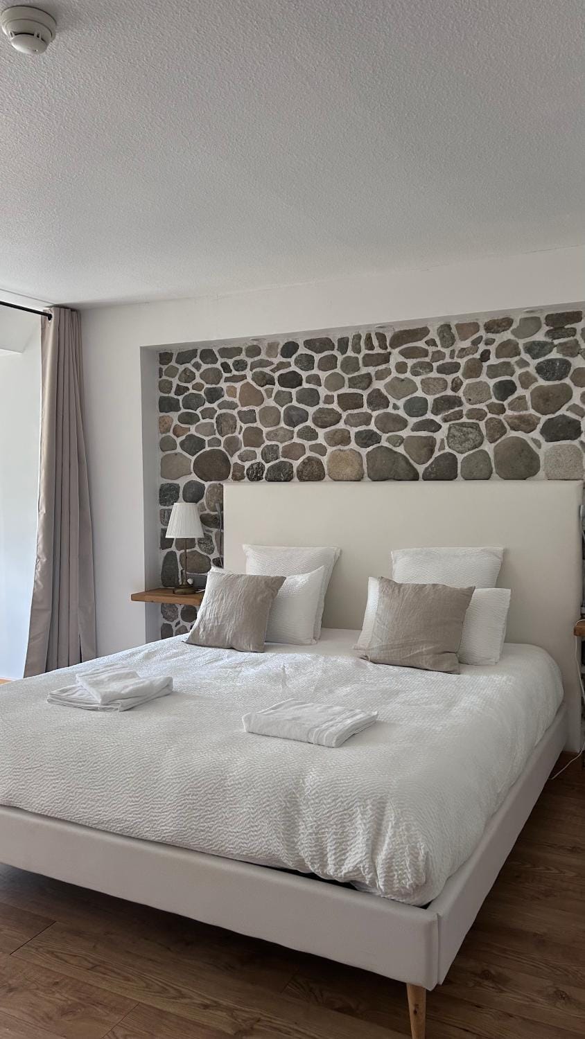 Happy Shelter au Château d'Herbelon Bed and Breakfast in Provence