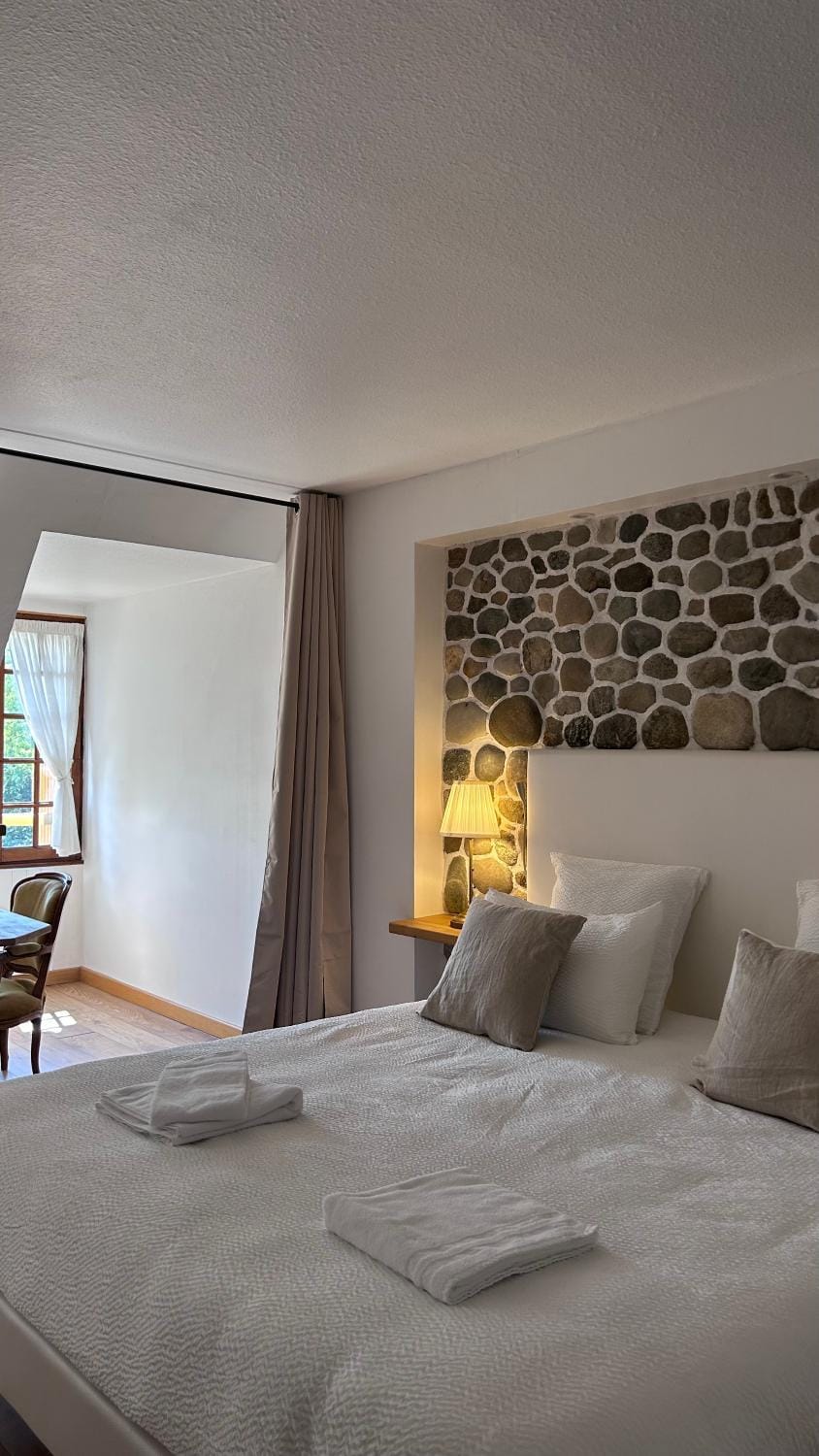 Happy Shelter au Château d'Herbelon Bed and Breakfast in Provence
