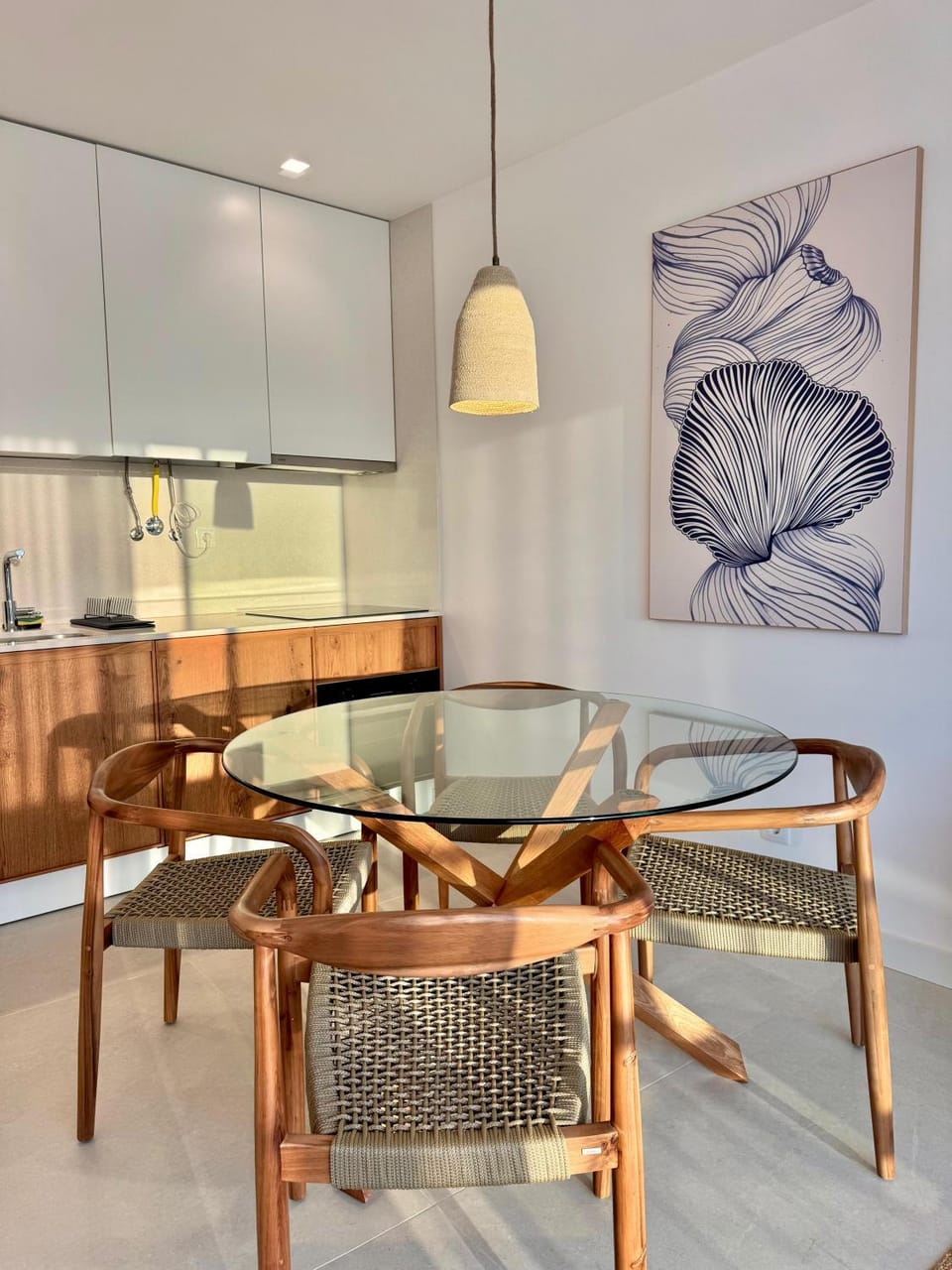 Kitchen or kitchenette, Dining area