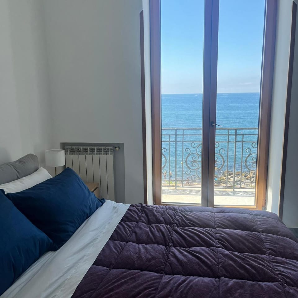 Bed, Natural landscape, View (from property/room), Balcony/Terrace, Photo of the whole room, Bedroom, Sea view