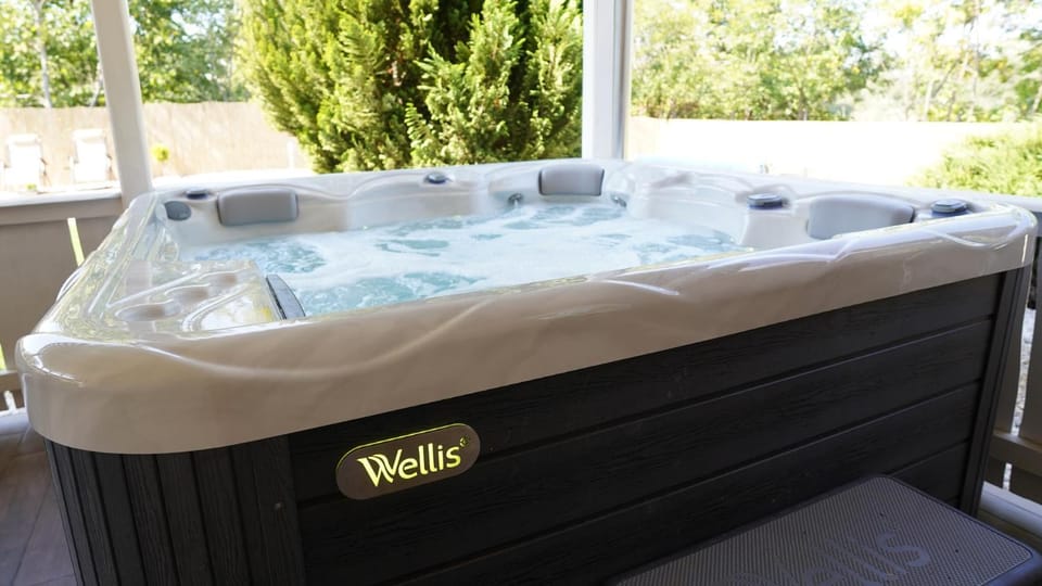 Hot Tub, Swimming pool