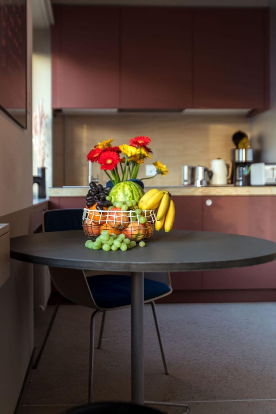 Kitchen or kitchenette, Food and drinks, Dining area, Food
