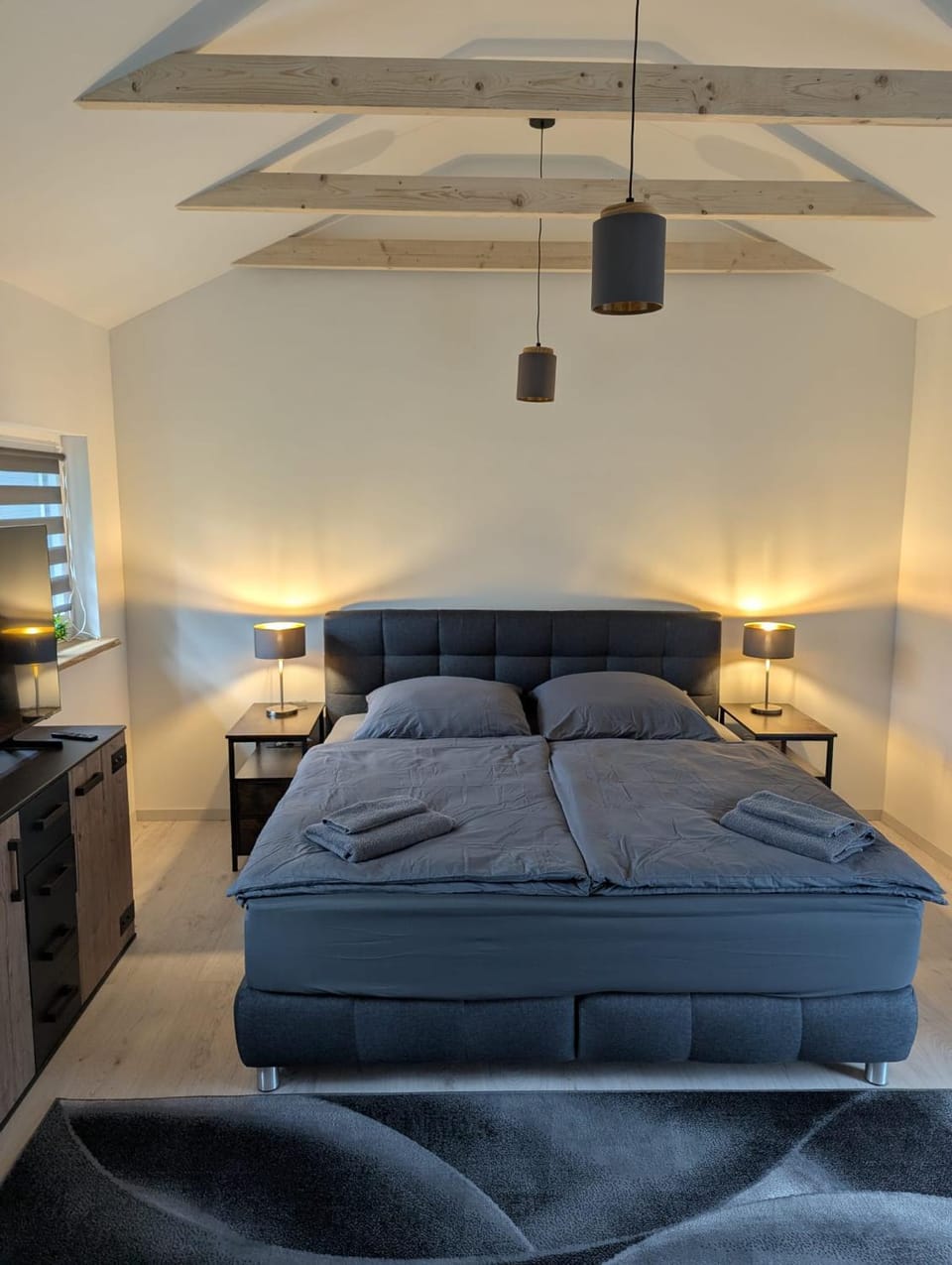 Bed, Photo of the whole room, Bedroom