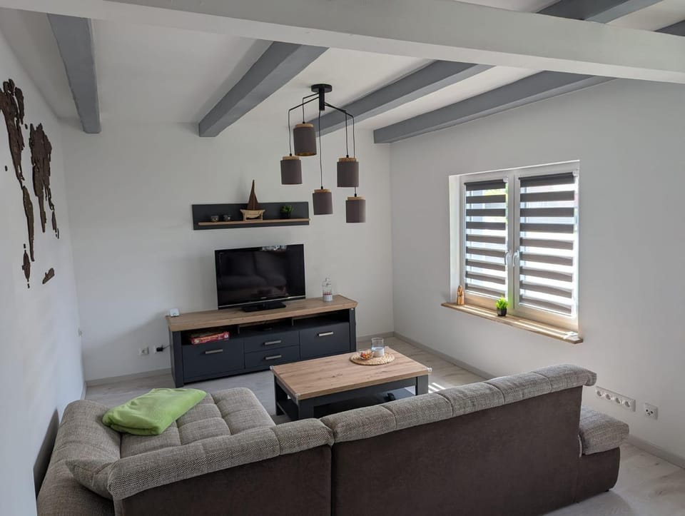 Communal lounge/ TV room, TV and multimedia, Living room, Seating area, Evening entertainment
