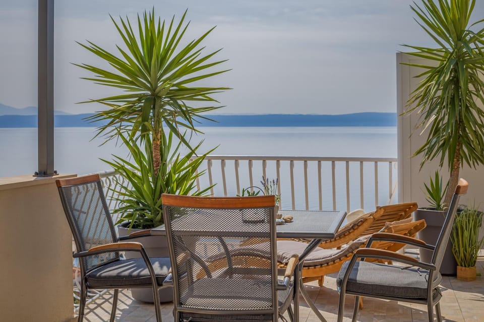 Day, View (from property/room), Balcony/Terrace, Seating area, Sea view
