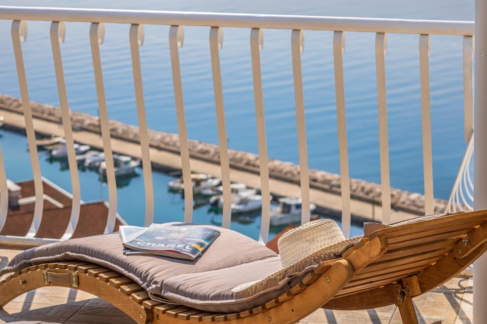 Natural landscape, Living room, Sea view