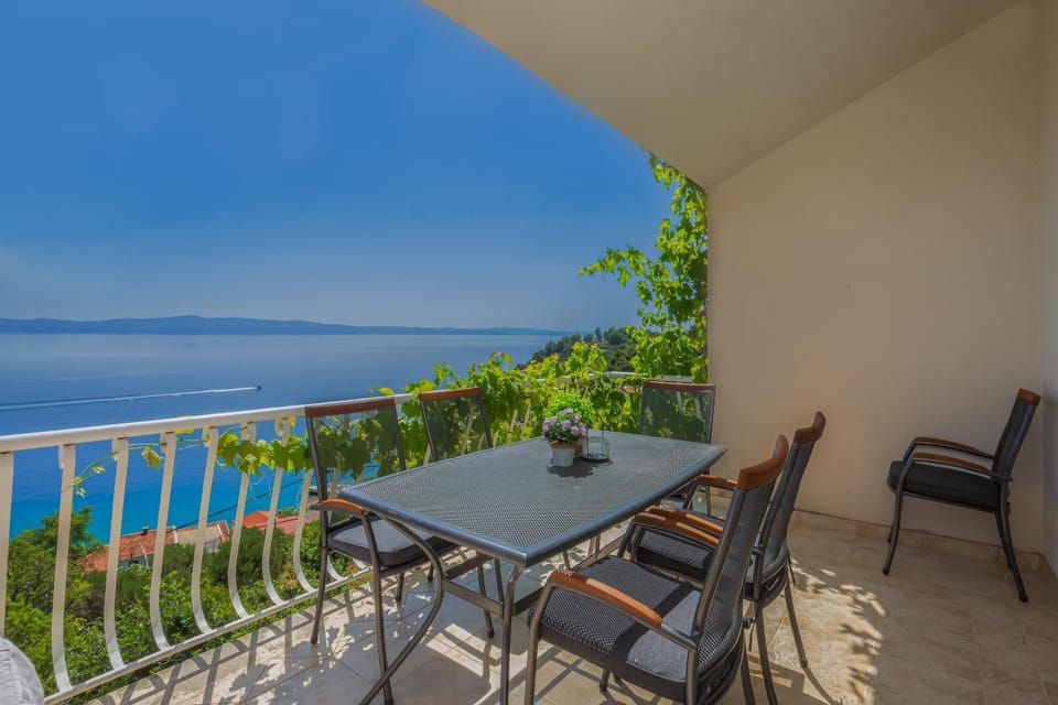 View (from property/room), Balcony/Terrace, Seating area, Sea view