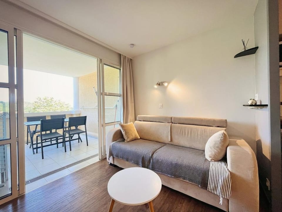 La Perle Blanche Apartment in Saint-Raphael