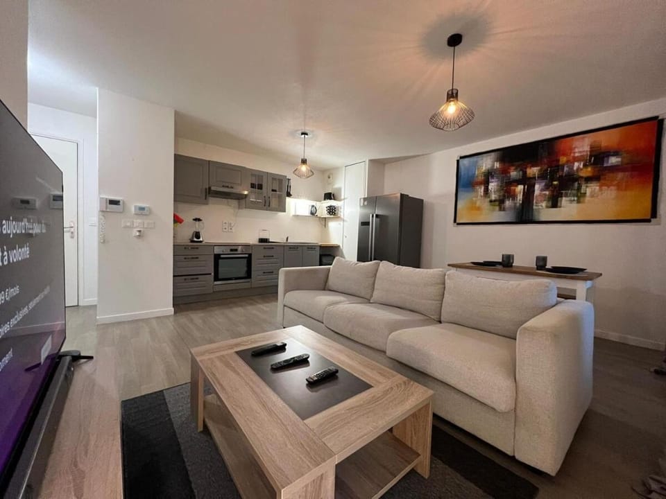 T2 moderne avec terrasse, proche de Lyon Apartment in Vaulx-en-Velin