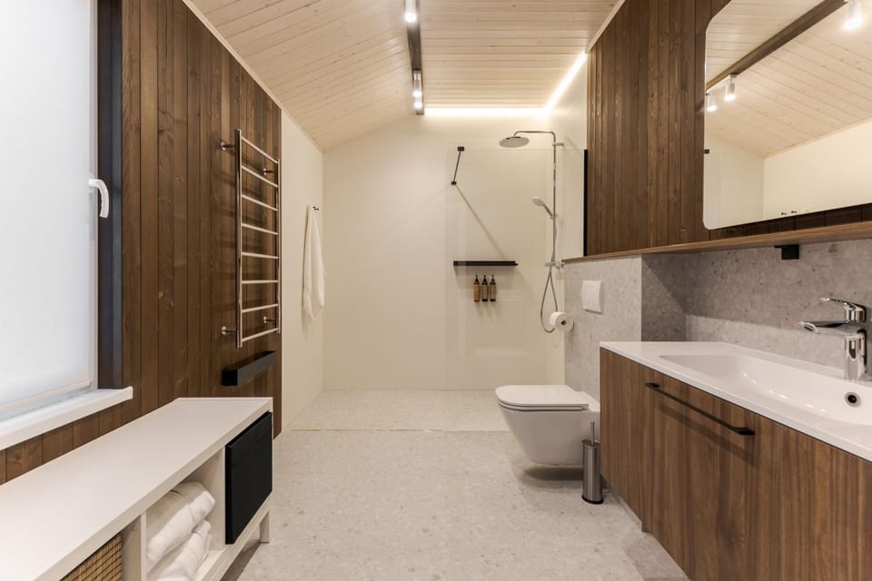 Shower, Toilet