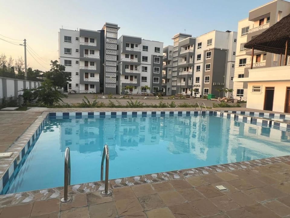 Swimming pool, Swimming pool