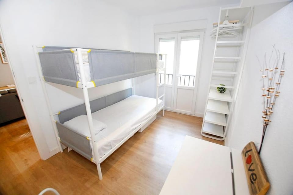 Modern Apartment in Alicante Old Town - City Center - 300mt to the beach Apartment in Alicante