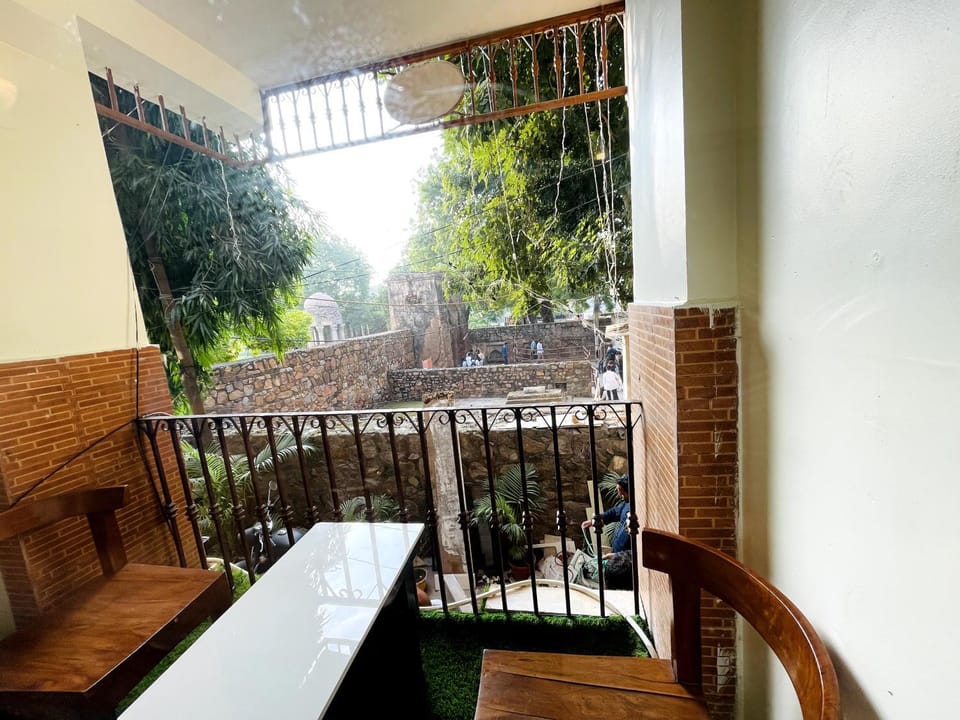 ROYAL SUITE 1 -Hauz Khas Village Apartment in New Delhi