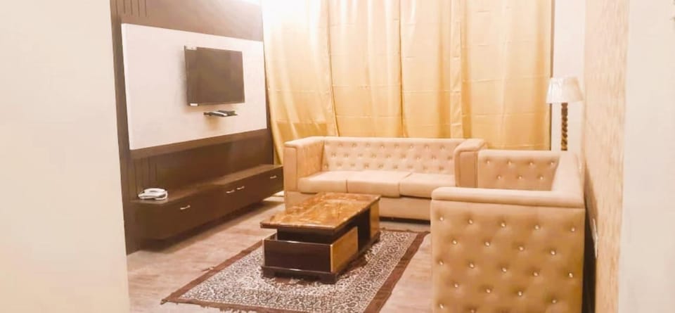Communal lounge/ TV room, Seating area, Evening entertainment