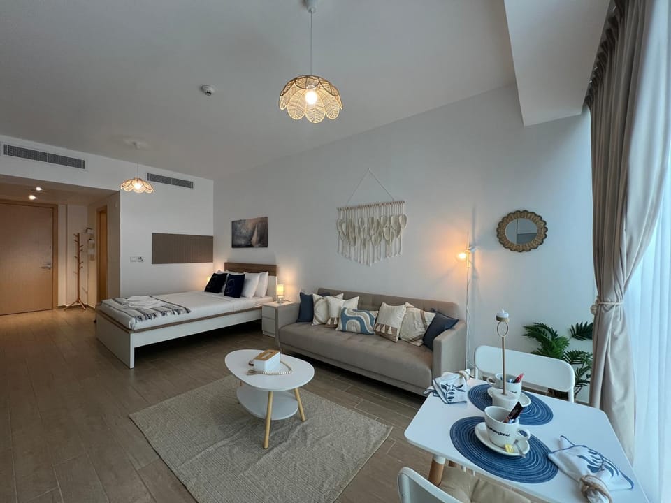 Bed, Living room