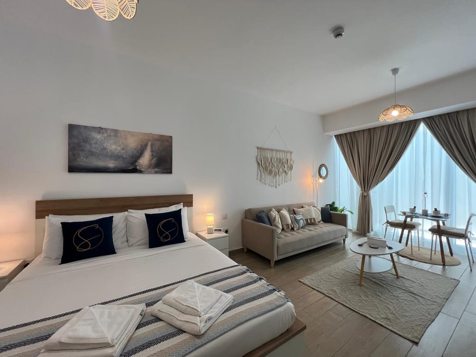 Bed, Living room