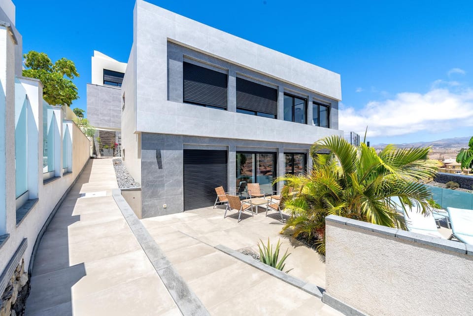 Property building, Balcony/Terrace