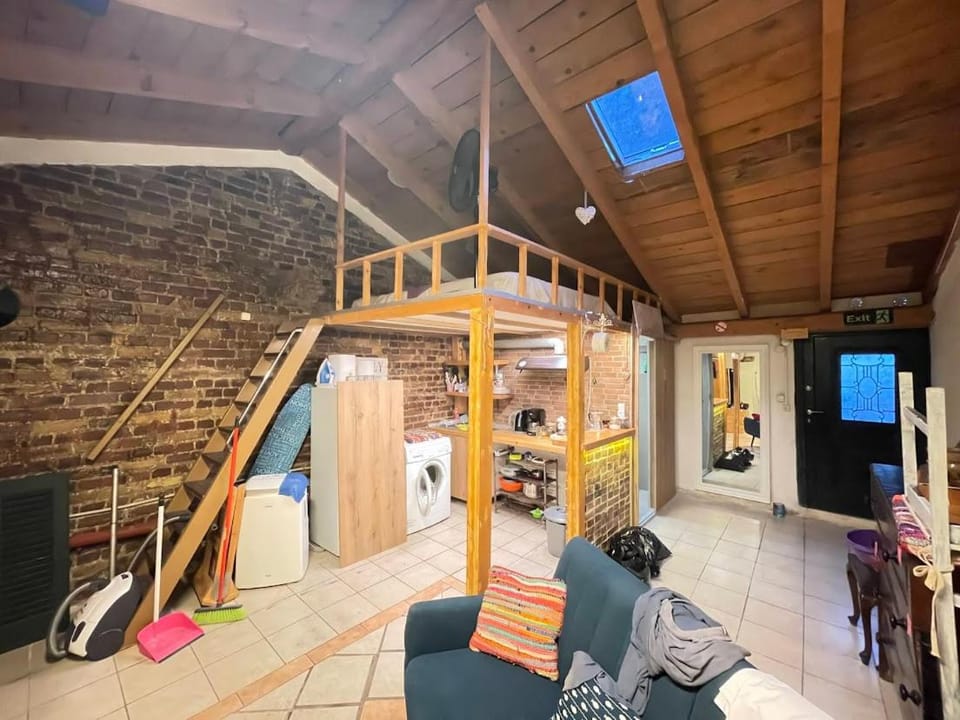 TV and multimedia, Seating area