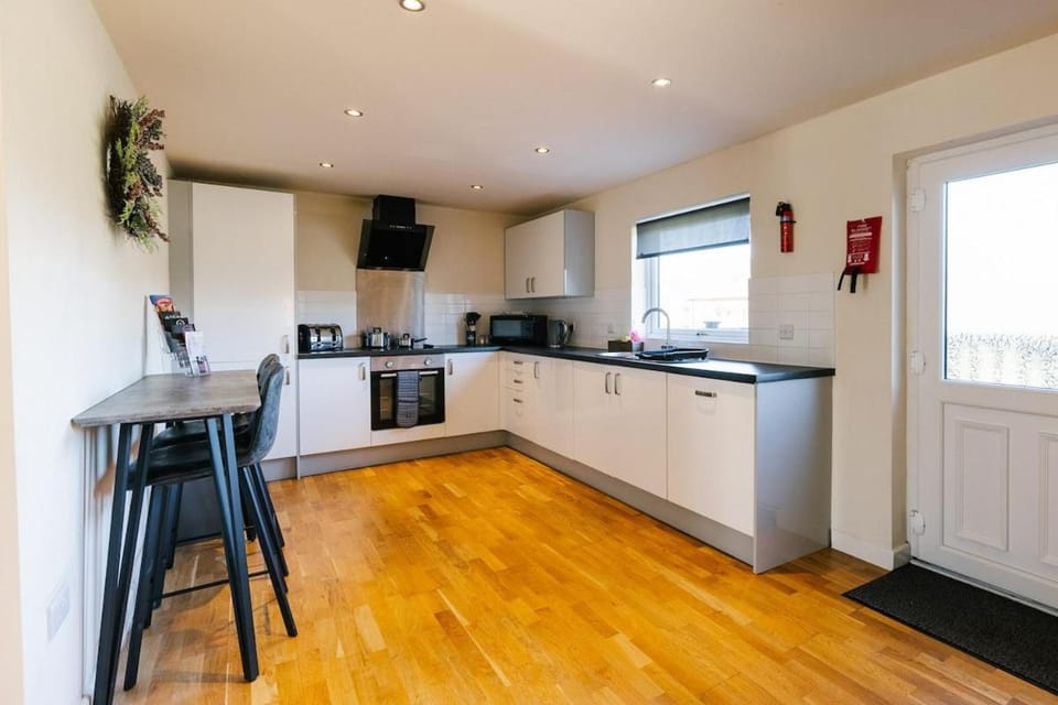Kitchen or kitchenette, dishwasher, oven, stove
